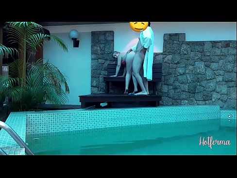 ❤️ Bulla ancillam ad piscinam invitat, sed fervido resistere non potuit Porn video at porn la.high-pass.ru